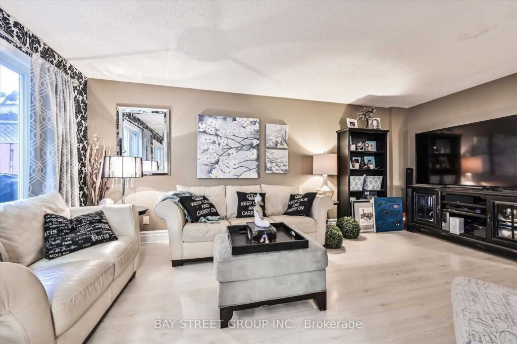 For Sale: 39 Barrington Crescent, Brampton, ON L6Z 1N2, Brampton, ON - Property Photo
