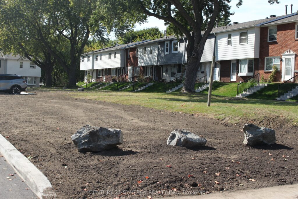 For Sale: 662 Hochelaga Street, Overbrook - Castleheights and Area, ON K1K 2E9, Overbrook - Castleheights and Area, ON - Property Photo