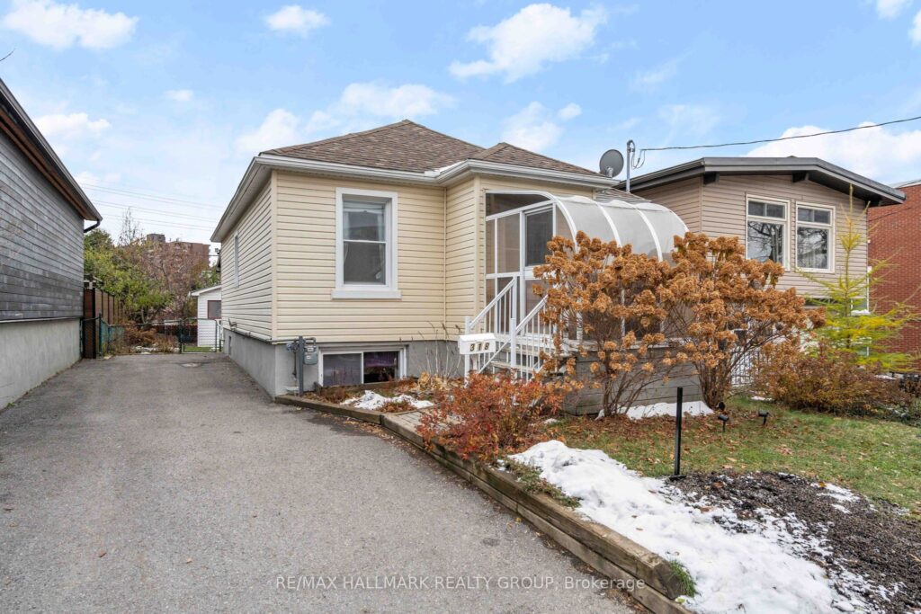For Sale: 318 Shakespeare Street, Vanier and Kingsview Park, ON K1L 5M2, Vanier and Kingsview Park, ON - Property Photo