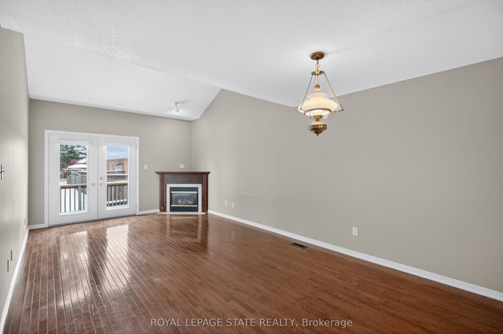 For Sale: 9 Manitoulin Trail, Hamilton, ON L9B 2X8, Hamilton, ON - Property Photo