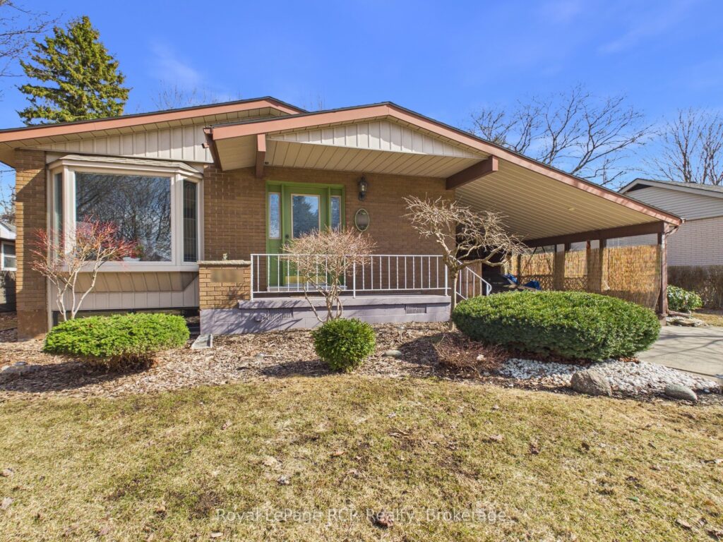 For Sale: 415 Waterloo Street, Saugeen Shores, ON N0H 2C1, Saugeen Shores, ON - Property Photo