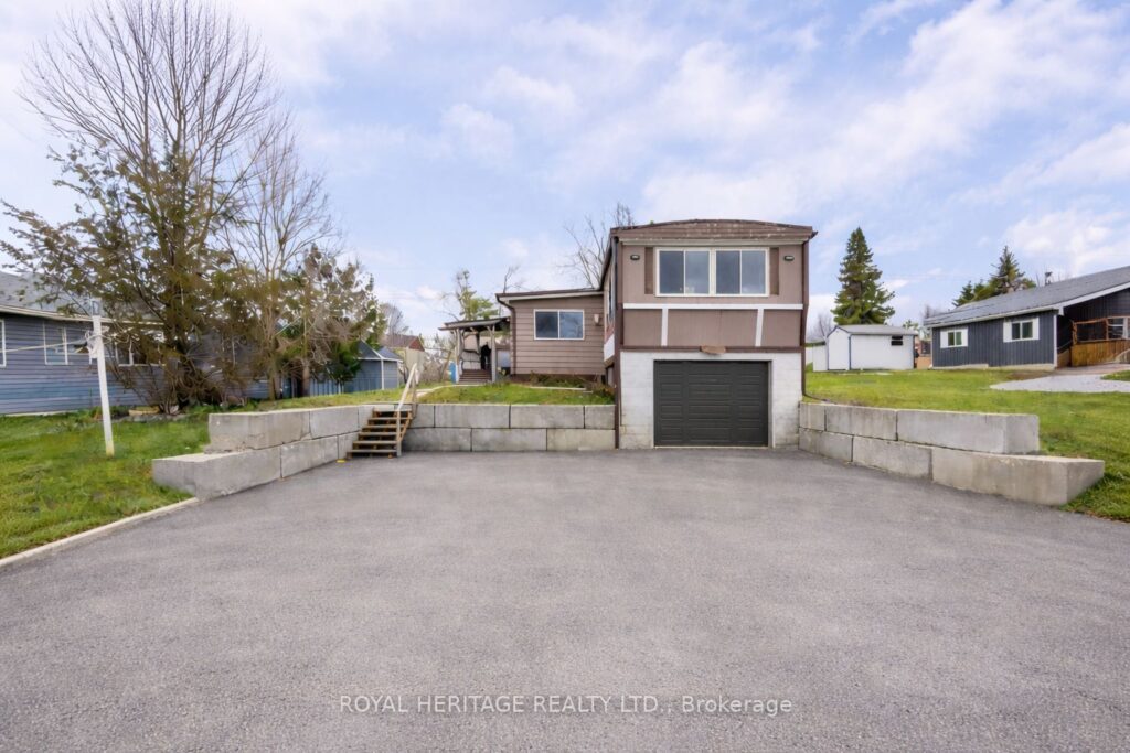 For Sale: 16 Fenelon Way, Kawartha Lakes, ON K9V 4R1, Kawartha Lakes, ON - Property Photo