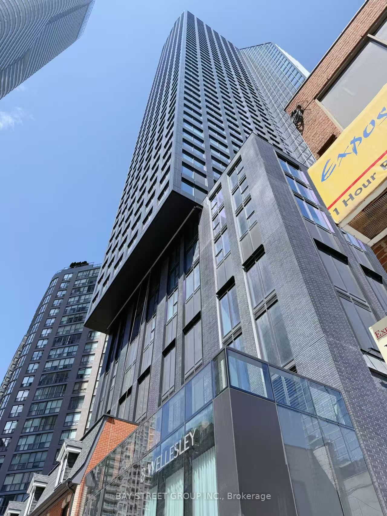 For Lease: 8 Wellesley Street W 4012, Toronto, ON M4Y 0J5, Toronto C01, ON