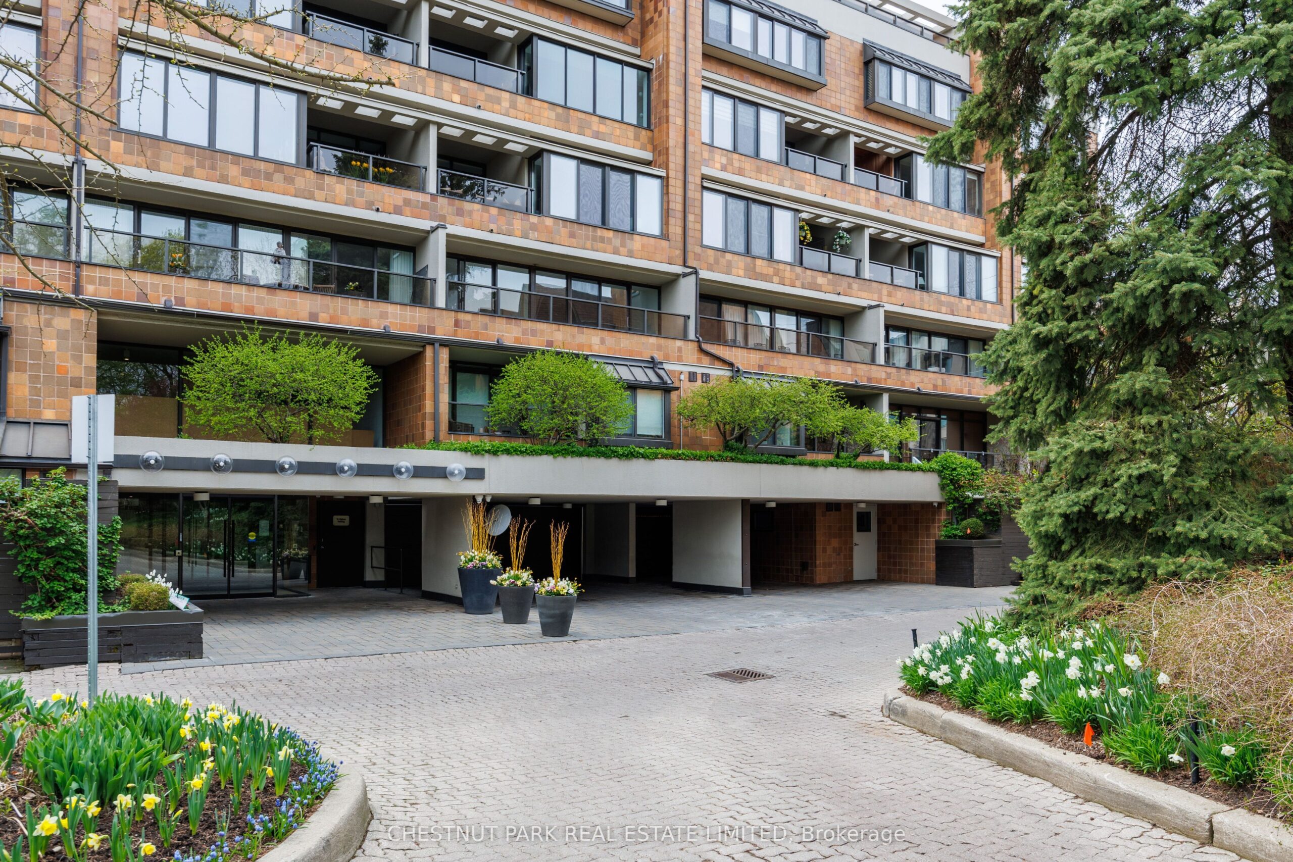 For Sale: 40 Oaklands Avenue 203, Toronto, ON M4V 2Z3, Toronto C02, ON