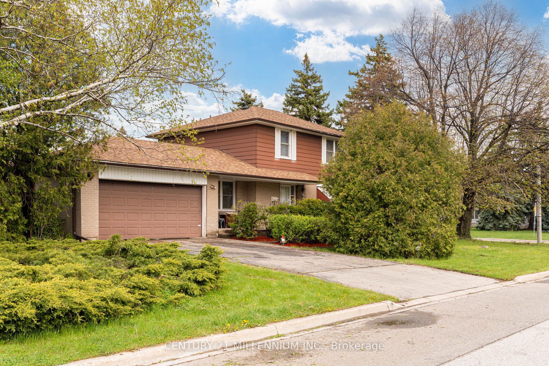For Sale: 2 Durham Crescent, Brampton, ON L6T 2X6, Brampton, ON