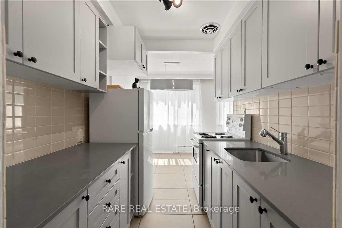 For Lease: 2 Twenty First Street 4, Toronto, ON M8V 3L7, Toronto W06, ON