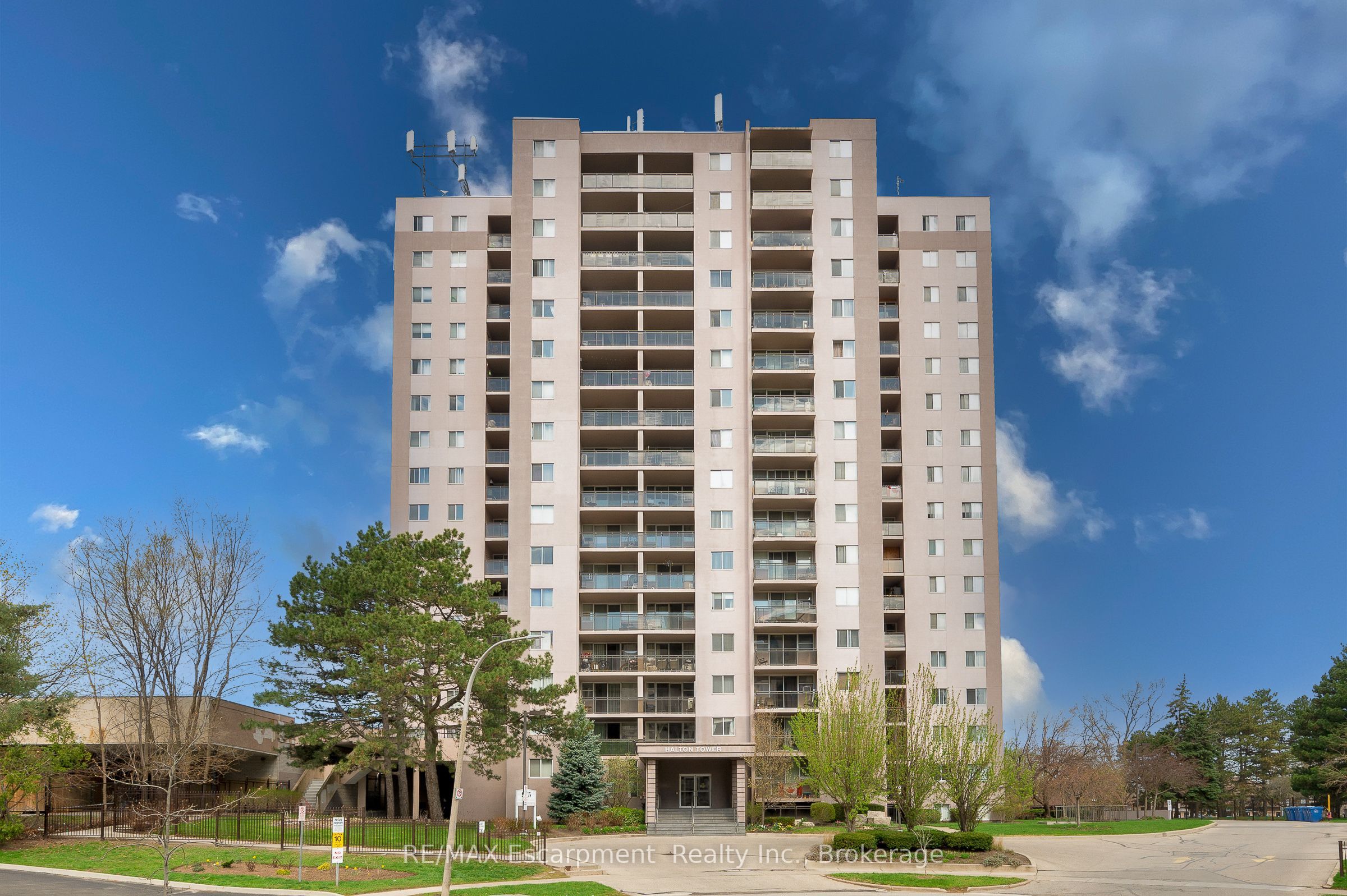 For Sale: 975 Warwick Court 310, Burlington, ON L7T 3Z7, Burlington, ON