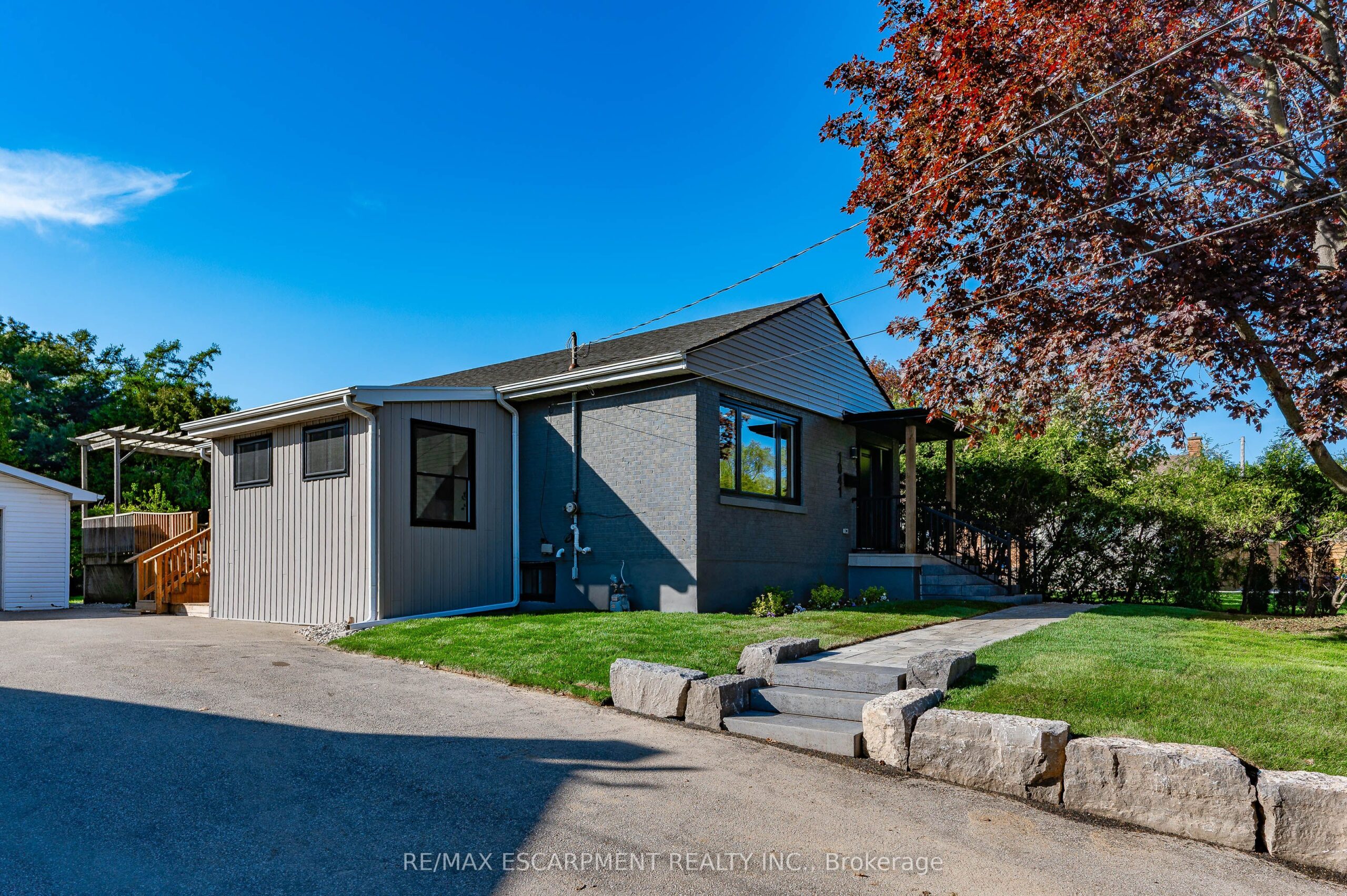 For Sale: 1041 Shepherd’s Drive, Burlington, ON L7T 3R4, Burlington, ON
