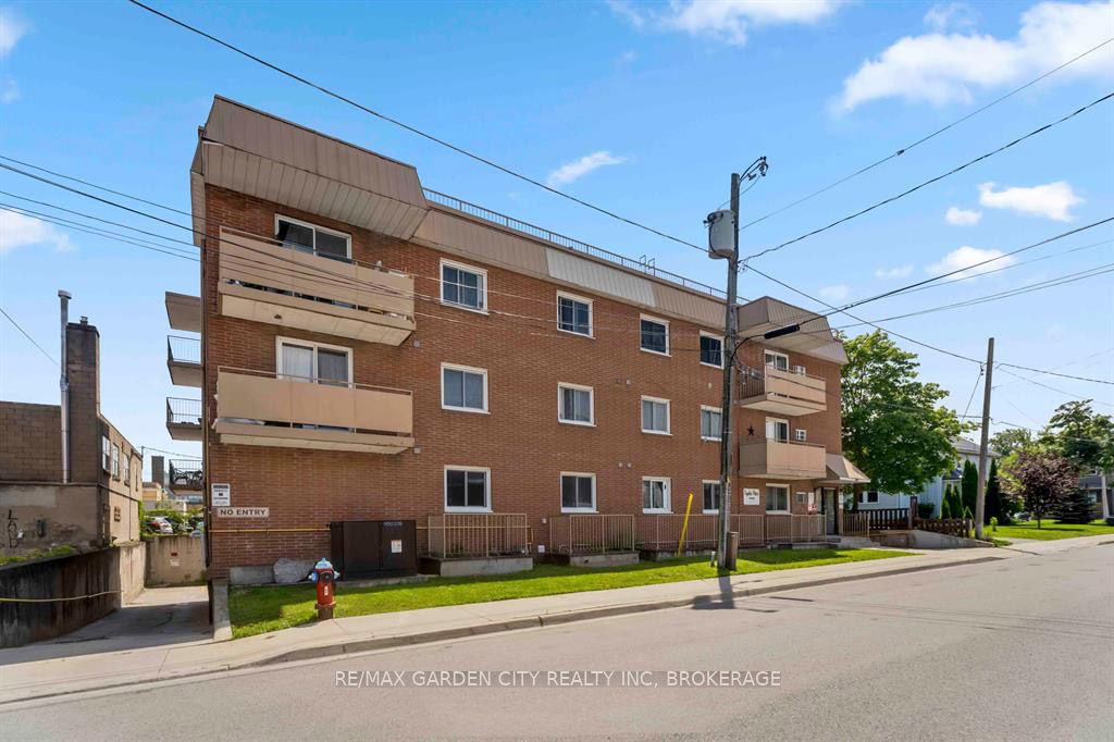 For Sale: 4692 Crysler Avenue 202, Niagara Falls, ON L2E 3V8, Niagara Falls, ON