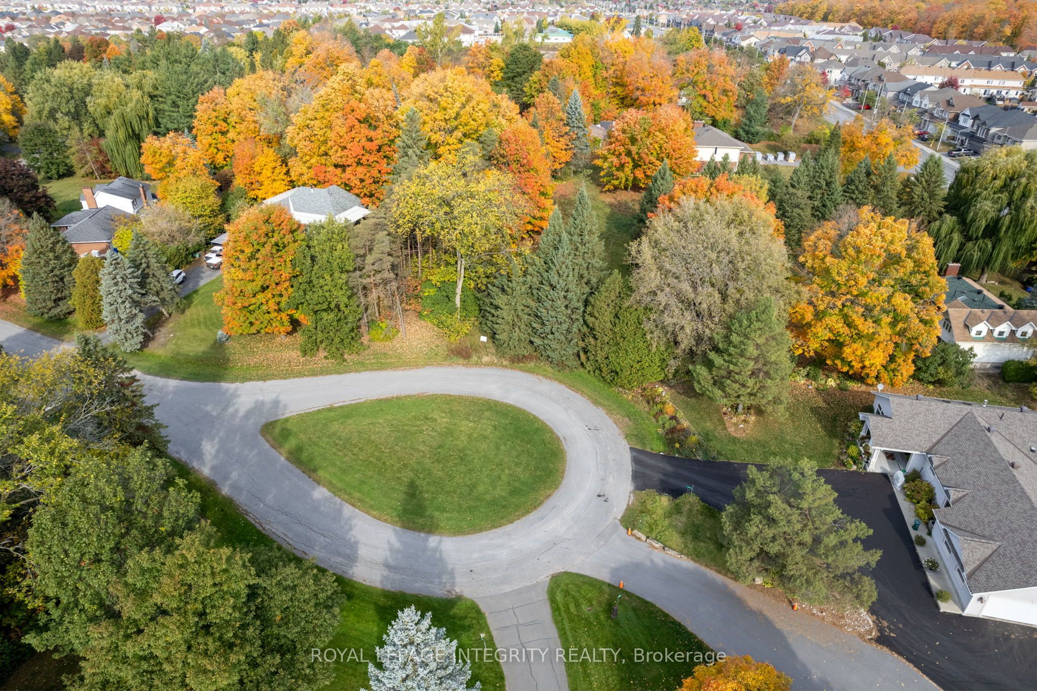 For Sale: 18 Howard Court, Barrhaven, ON K2J 3Z8, Barrhaven, ON